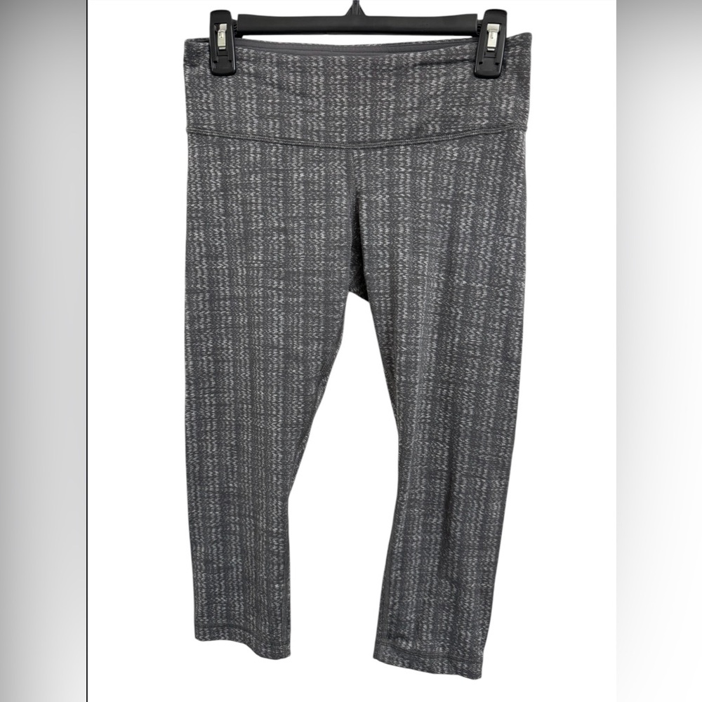 Lululemon Grey Wunder Under Crop Sz(6) - Picture 2 of 6